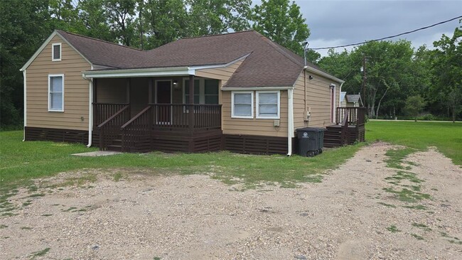 6915 Gerda St in Brookside Village, TX - Building Photo - Building Photo
