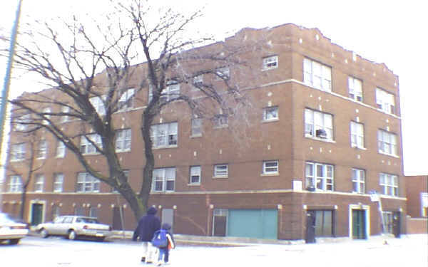 3221 N California Ave in Chicago, IL - Foto de edificio