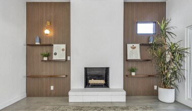 547 N Farrell Dr in Palm Springs, CA - Building Photo - Building Photo