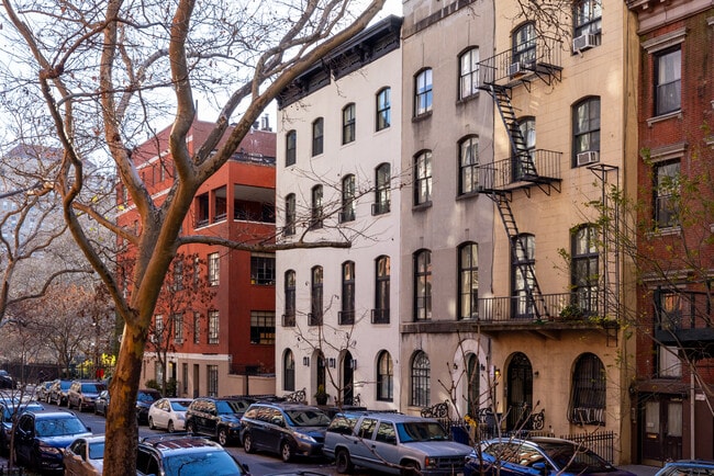 222 E 17th St in New York, NY - Building Photo - Building Photo