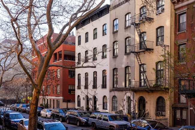 222 E 17th St in New York, NY - Foto de edificio - Building Photo