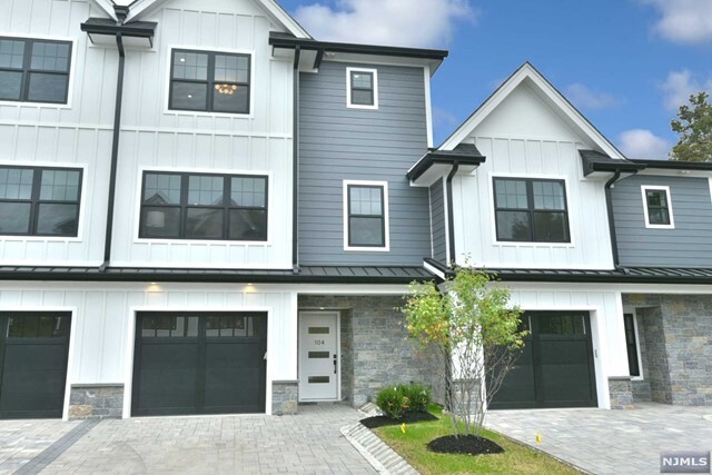 112 Collignon Way-Unit -112-D in River Vale, NJ - Foto de edificio