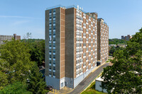 Luther Towers (55+) in Trenton, NJ - Foto de edificio - Building Photo