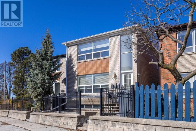 376 Lakeshore Rd W in Mississauga, ON - Building Photo - Building Photo