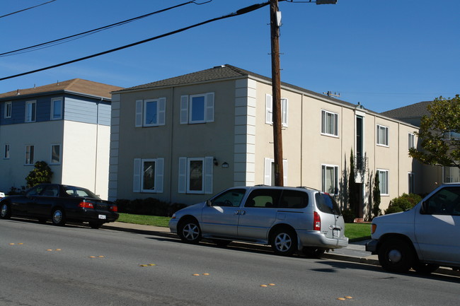 1010 Magnolia Ave in Millbrae, CA - Foto de edificio - Building Photo