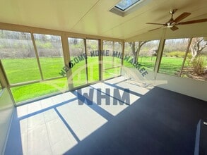 8575 N Hawthorne Rd in River Hills, WI - Building Photo - Building Photo