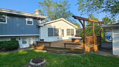 5S300 Tuthill Rd in Naperville, IL - Building Photo - Building Photo