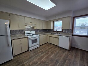 1408-1410-1410 W 2nd St in Cedar Falls, IA - Building Photo - Building Photo