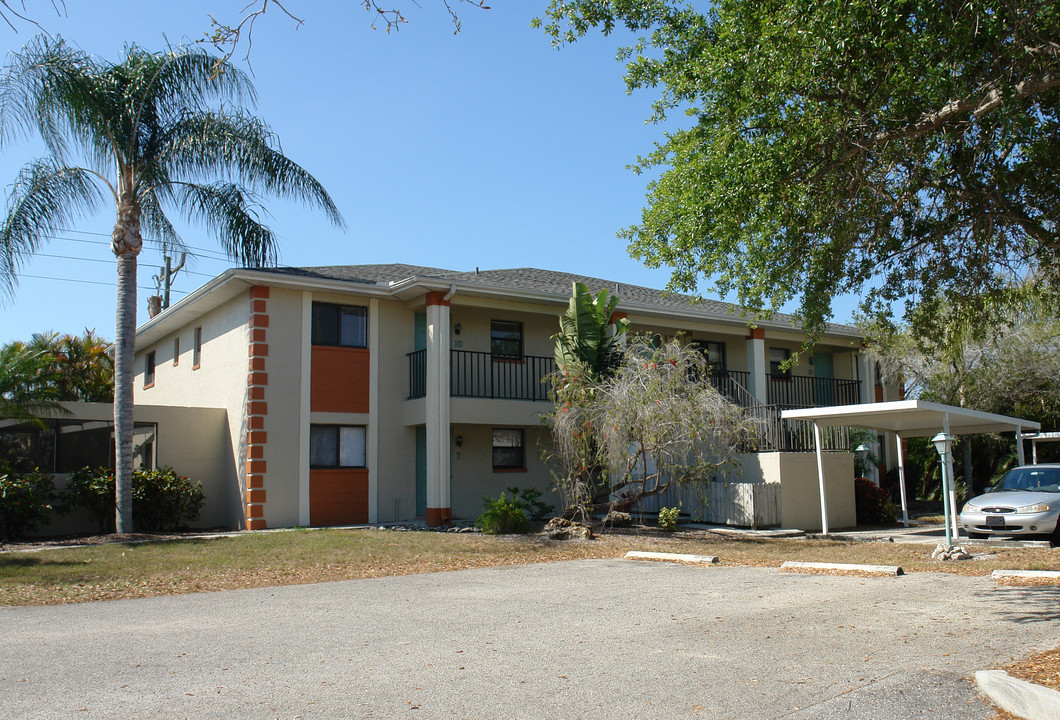 Parkway Court in Cape Coral, FL - Building Photo