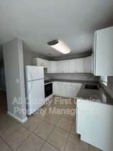 3910 Porpoise Dr SE in St. Petersburg, FL - Building Photo - Building Photo