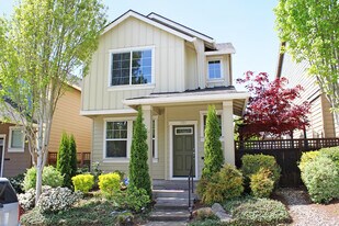 321 NE Edgeway Drive in Hillsboro, OR - Building Photo