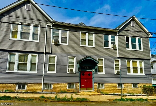 property at 33/31 Lenox St