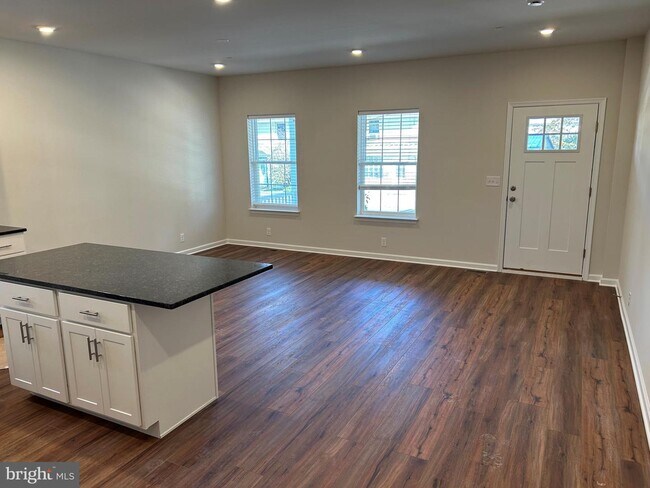 138 W Fifth St-Unit -3 in Lansdale, PA - Building Photo - Building Photo