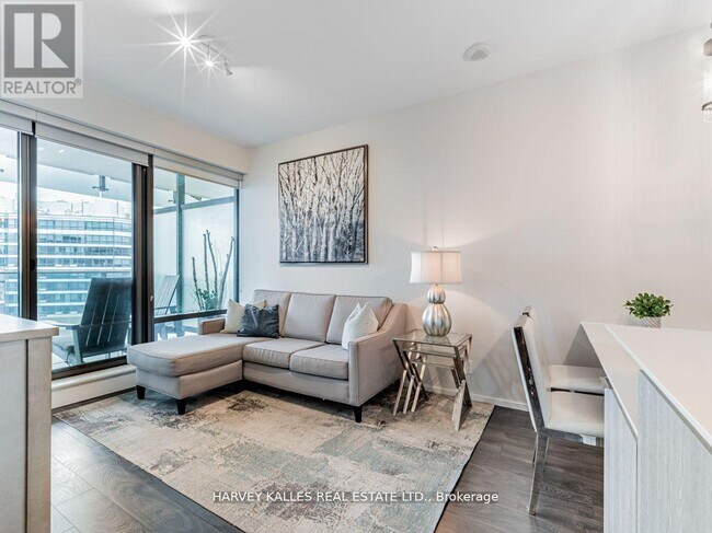 5 St Joseph St in Toronto, ON - Building Photo - Building Photo