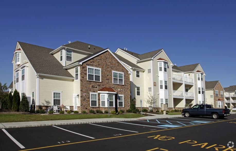 The Fairways at Bey Lea in Toms River, NJ - Foto de edificio