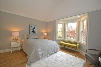 136 Banks St in Cambridge, MA - Building Photo - Building Photo