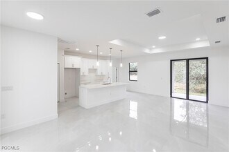 3103 E 18th St in Lehigh Acres, FL - Foto de edificio - Building Photo