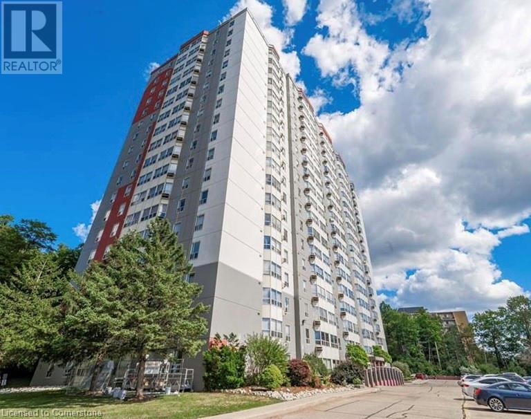 55 Green Valley Dr in Kitchener, ON - Building Photo