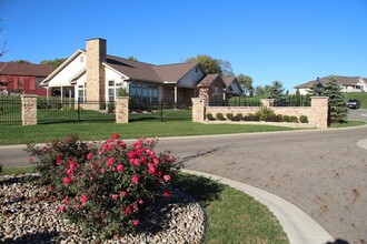 Wales Crossing in North Canton, OH - Foto de edificio - Building Photo