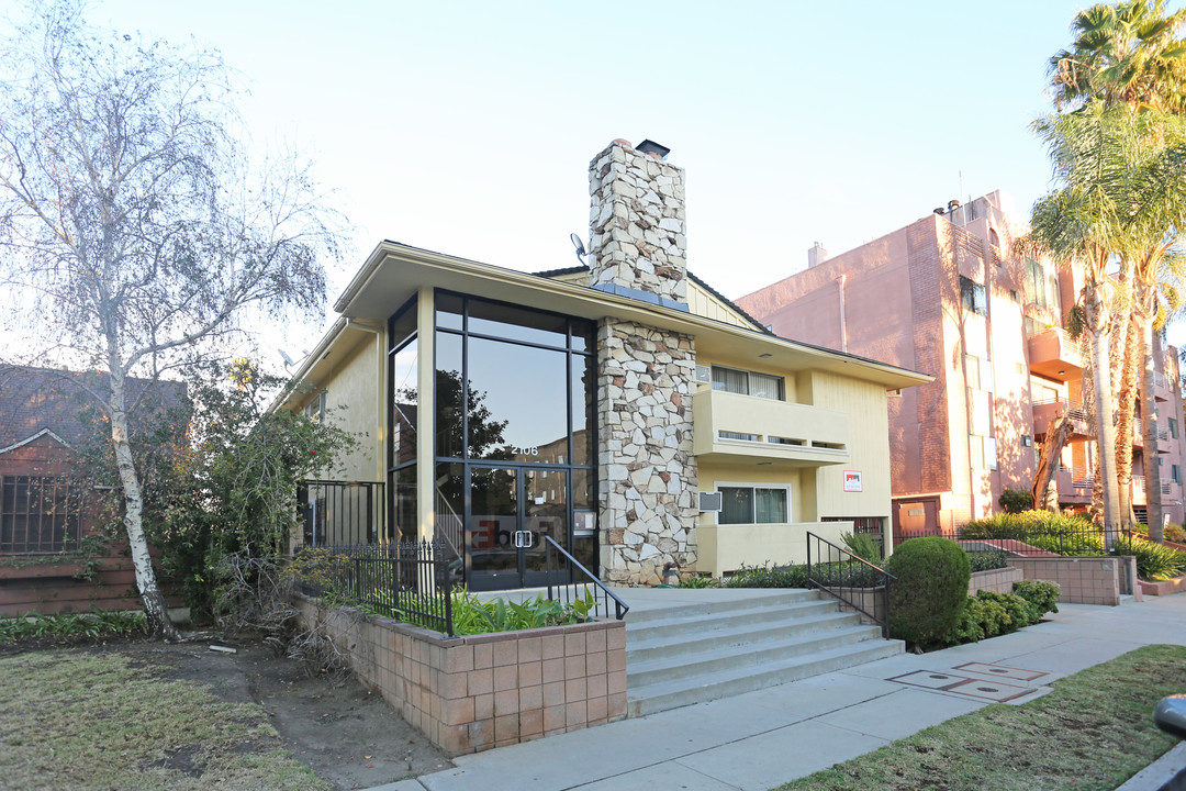 2106 S Bentley Ave in Los Angeles, CA - Building Photo