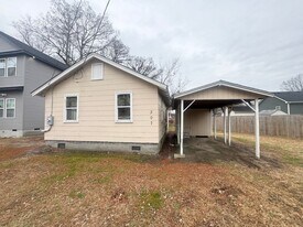 307 W Cypress St in Elizabeth City, NC - Building Photo