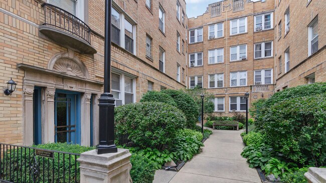846 W Ainslie St in Chicago, IL - Building Photo - Building Photo