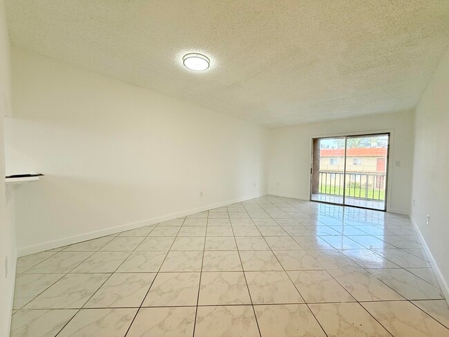 6106 Forest Hill Blvd in West Palm Beach, FL - Building Photo - Building Photo