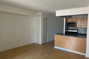 222 W 14th St in New York, NY - Building Photo