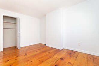 4 Cogswell Pl in Cambridge, MA - Building Photo - Building Photo