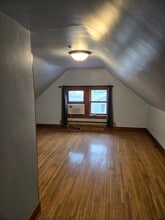 207 E 4th St in Sanborn, IA - Building Photo - Building Photo