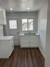 81 E Market St, Unit 81 E. Market St. in Long Beach, CA - Building Photo - Building Photo