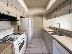 7206 Creekside Dr in Austin, TX - Building Photo - Building Photo