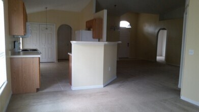 1019 N Platte Way in Poinciana, FL - Building Photo - Building Photo