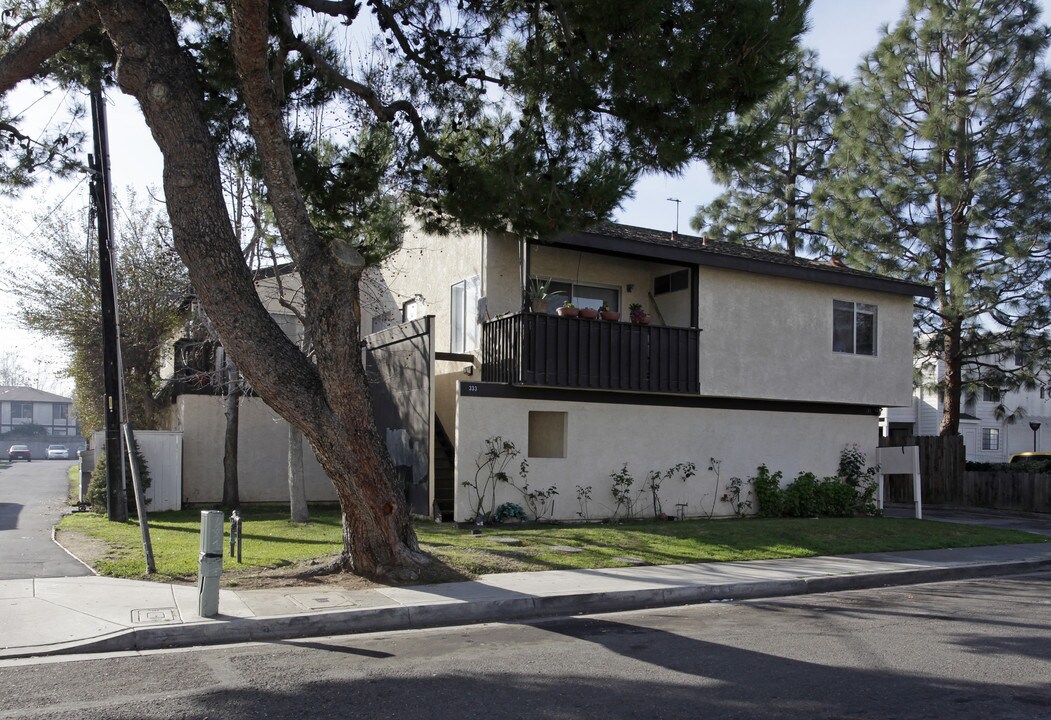 333 Avocado St in Costa Mesa, CA - Foto de edificio