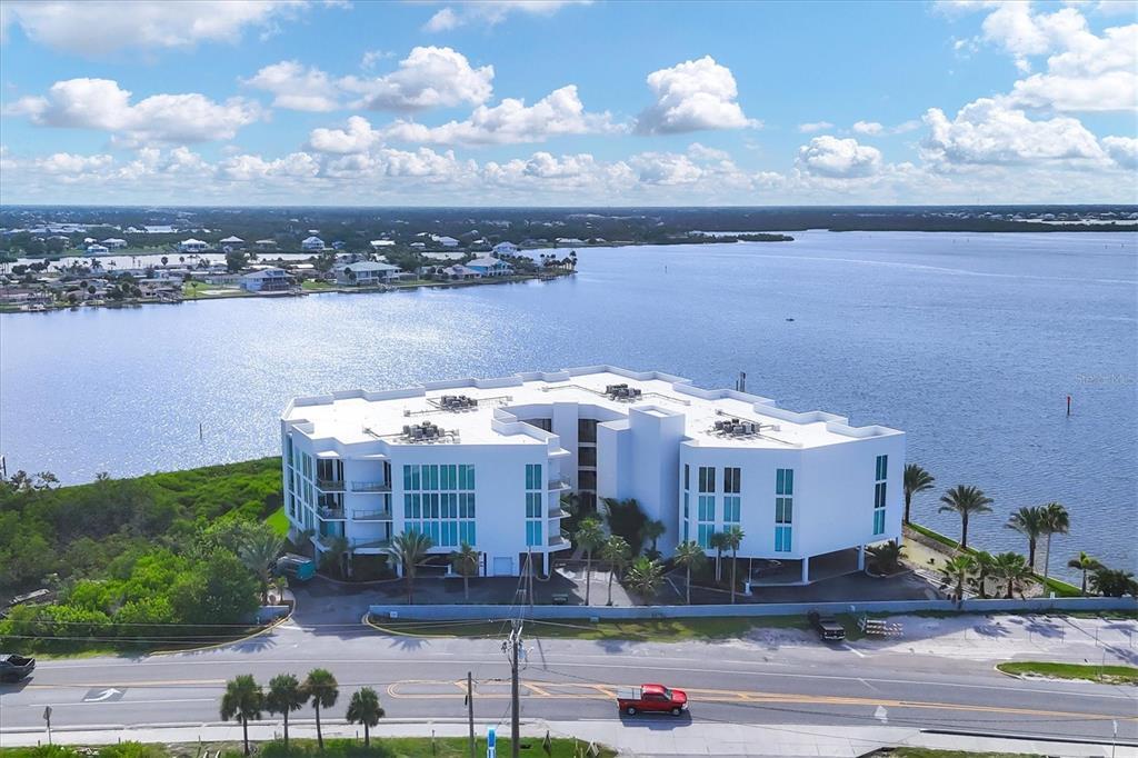 1375 Beach Rd in Englewood, FL - Foto de edificio