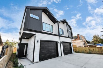 8533 Amadwe St in Houston, TX - Building Photo - Building Photo