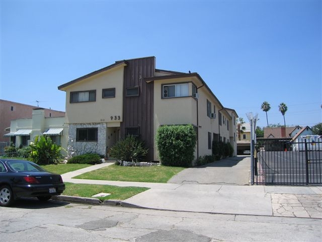 933 S Norton Ave in Los Angeles, CA - Building Photo - Building Photo