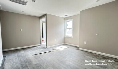 16 Long Ave, Unit 3 in Boston, MA - Building Photo - Building Photo