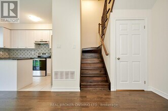 3957 Koenig Rd in Burlington, ON - Building Photo - Building Photo