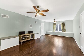 4408 Mildred St in Bellaire, TX - Building Photo - Building Photo