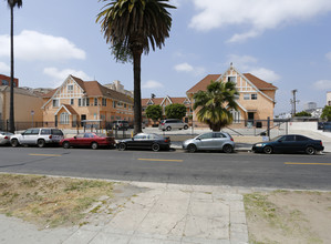 831 S Normandie Ave in Los Angeles, CA - Foto de edificio - Building Photo