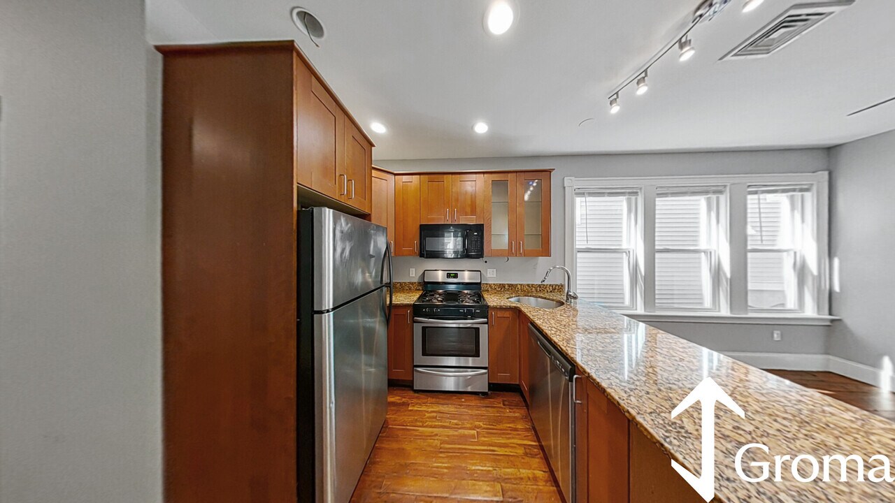737 Parker St, Unit 2 in Boston, MA - Building Photo