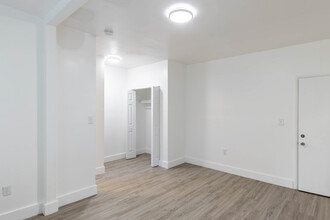 1050 NW 2nd Street in Miami, FL - Building Photo - Interior Photo