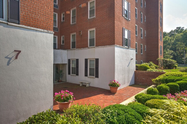 property at 7 4th St