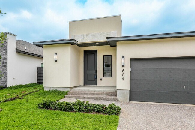604 Silvana Dr in Laredo, TX - Building Photo - Building Photo