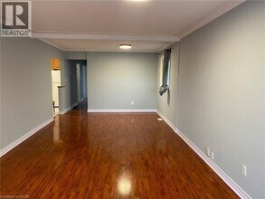 11 Parkdale Ave S in Hamilton, ON - Building Photo - Building Photo