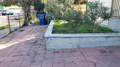 430 E 83rd St in Los Angeles, CA - Building Photo - Building Photo