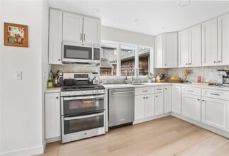 45 N Howells Point Rd in Bellport, NY - Building Photo - Building Photo