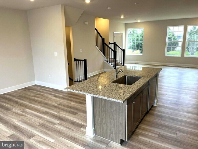 7616 Johnnycake Rd in Woodlawn, MD - Building Photo - Building Photo