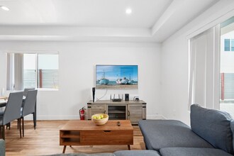 9513 Baring Cross St in Los Angeles, CA - Building Photo - Building Photo